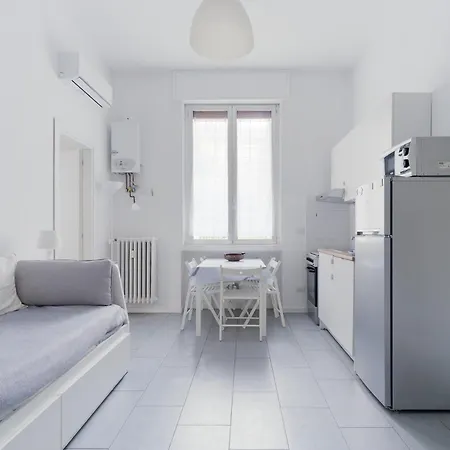 Апартаменты Guesthost - Bright Isola - Милан