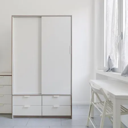 Апартаменты Guesthost - Bright Isola - Милан